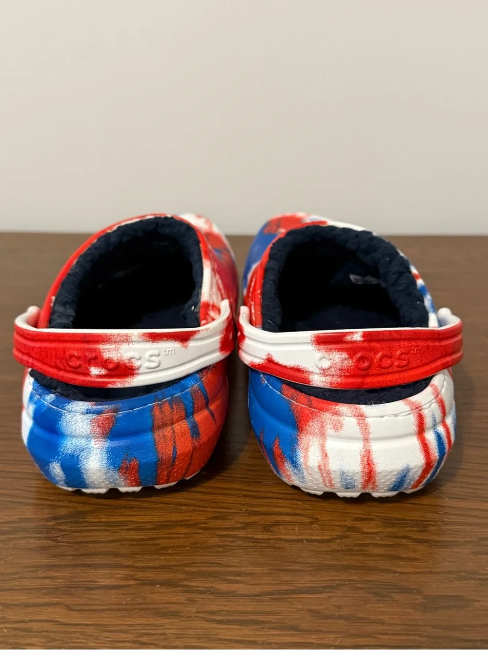 CROCS Kids Tie-Dye Clog in Red White Blue size 4